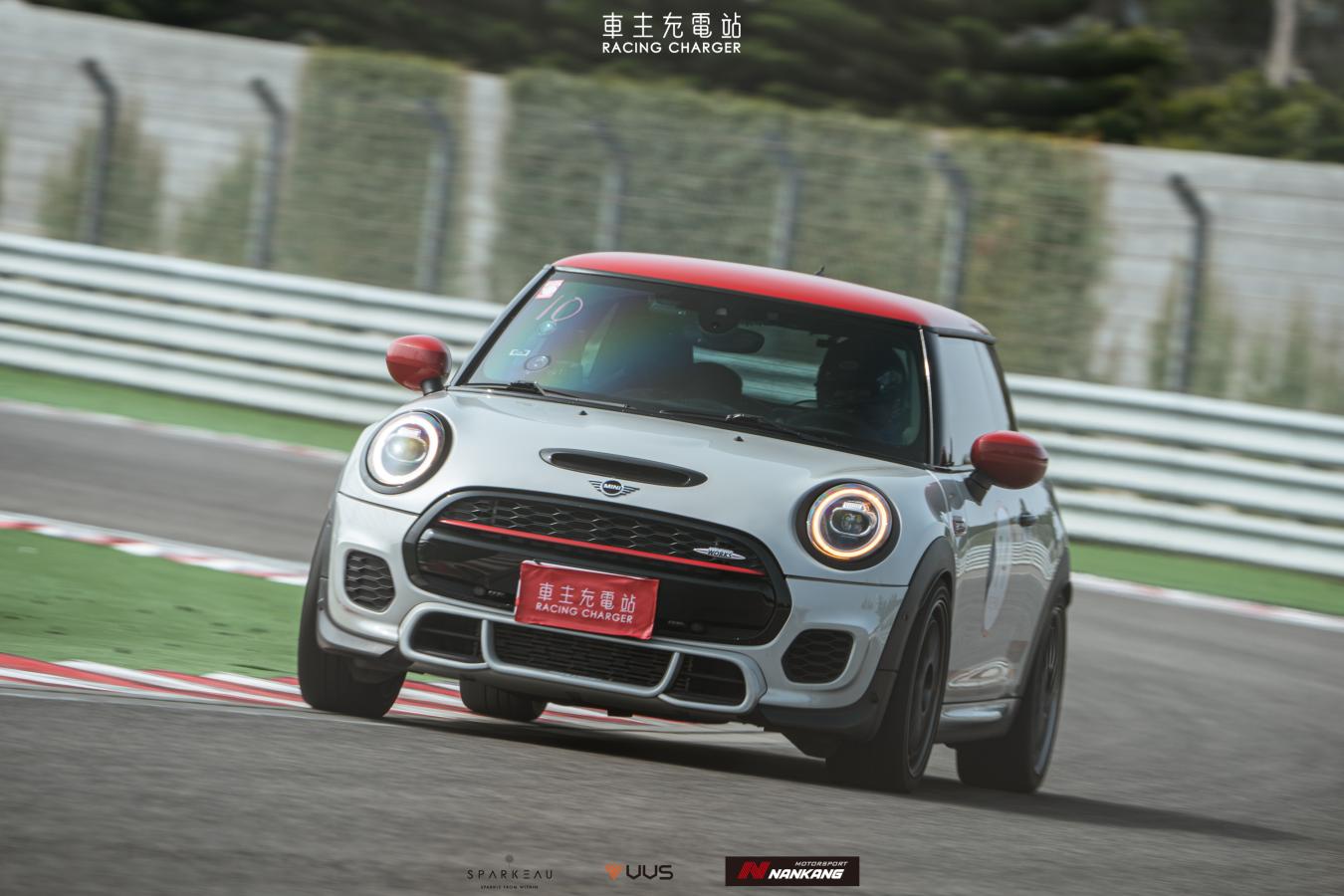 Mini Cooper S JCW（F56）車主開箱心得評價：論吸睛度，保時捷都要敬他三分！