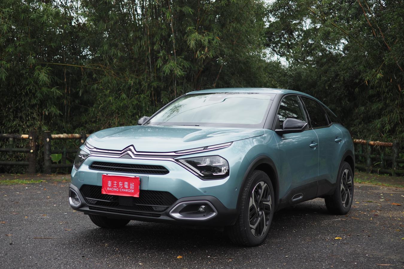 Citroen C4 Shine一日車主開箱心得評價：貼心的暖男，雜物再多都難不倒它！