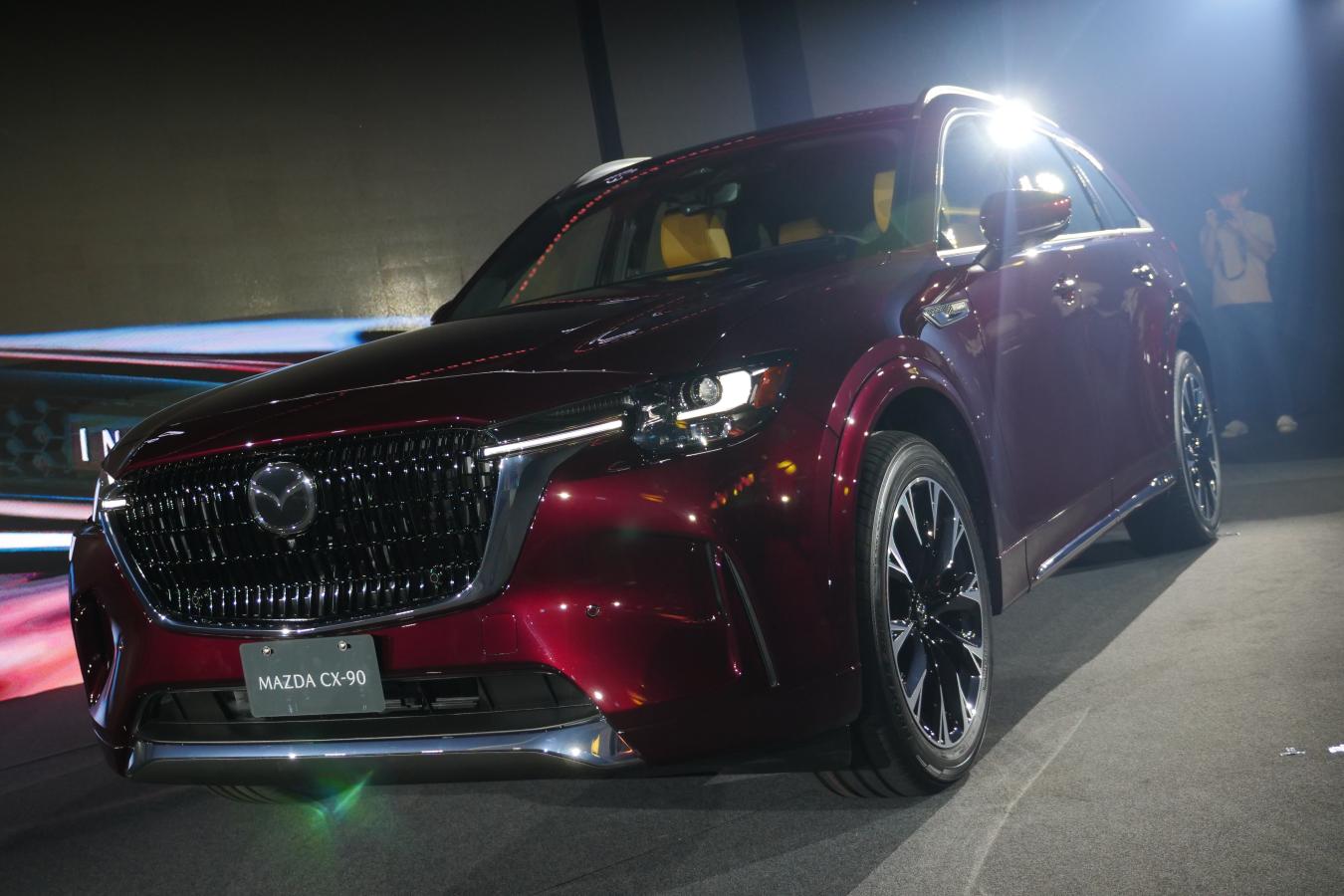 Mazda CX-90 179萬元起強勢登場，同級唯一縱置後驅、345ps 強悍動力，撼動全能旗艦跑旅！