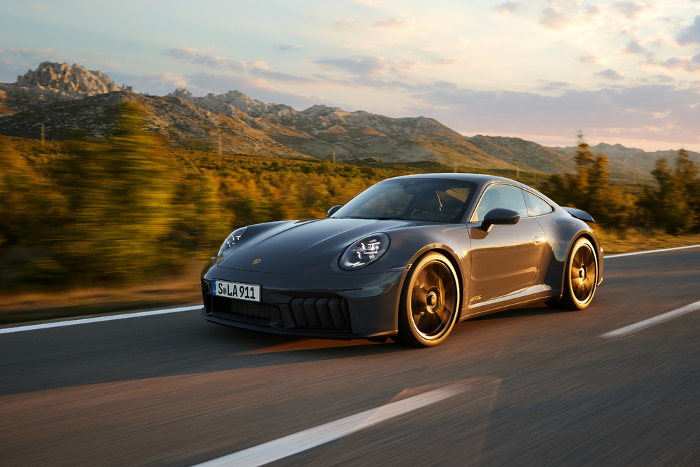 Porsche 992.2世代登場，最入門的Carrera漲到704萬起！