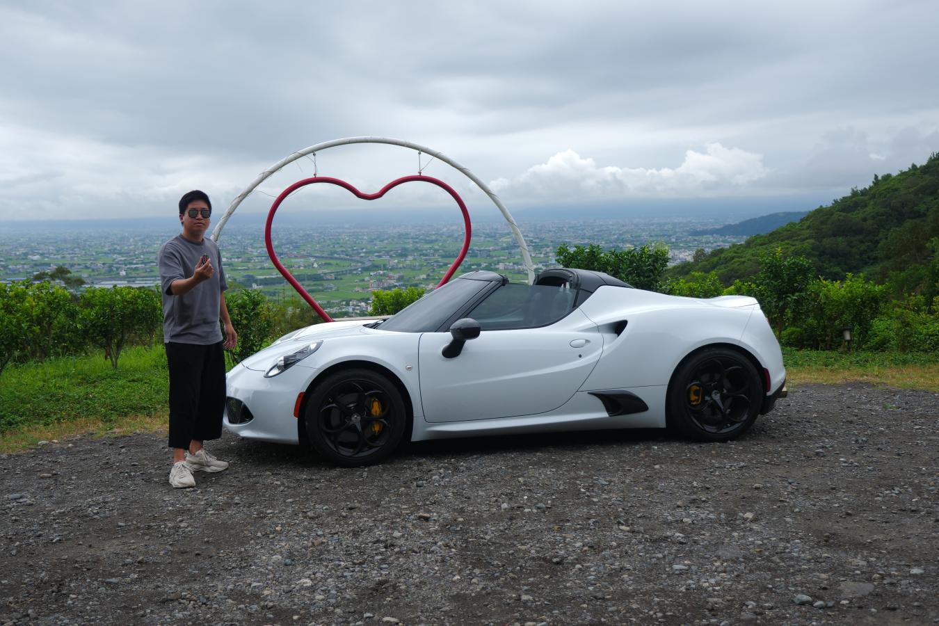 Alfa Romeo 4C Spider（960）美規一日車主開箱心得評價：一流底盤、二流變速箱、三流動力，但仍然會中毒！