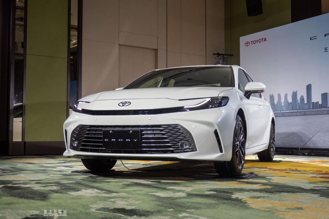 Toyota大改款Camry正式上市，再創房車新經典！