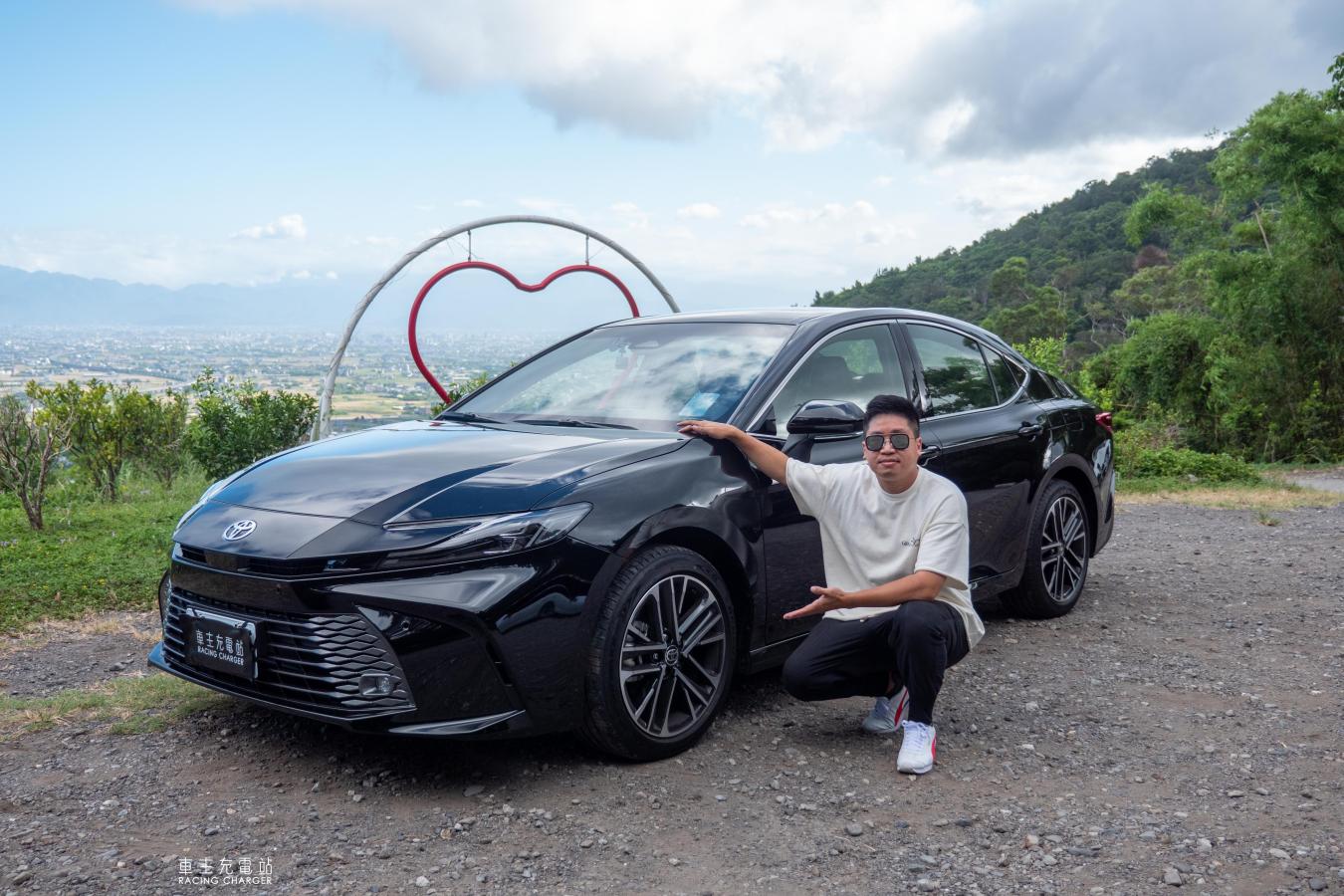 大改款Toyota Camry 2.0L汽油旗艦版一日車主開箱心得評價：沒有油電不完整，Camry必買油電款！