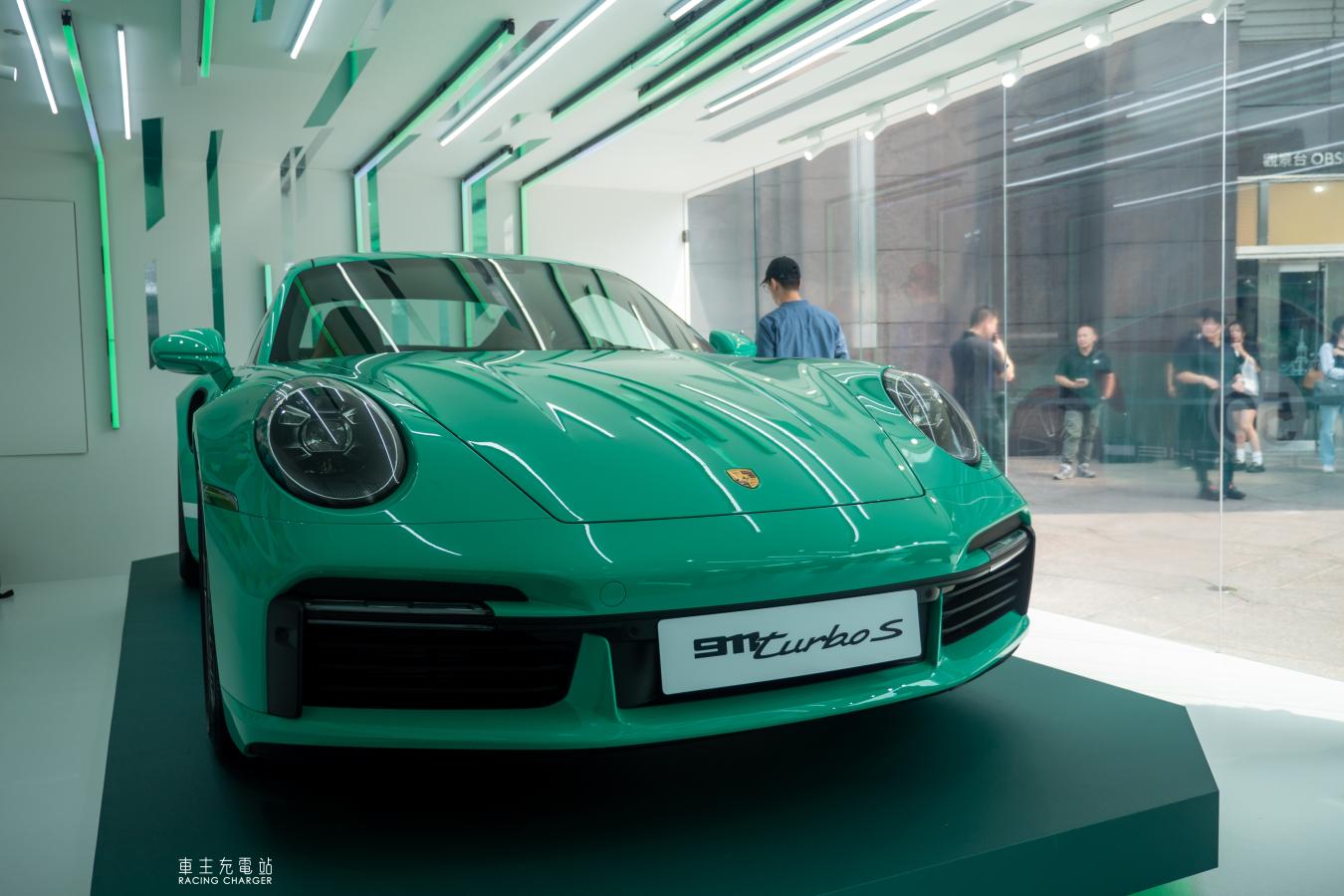 台灣保時捷慶祝Turbo 50 周年，推出台灣專屬限量球鞋！