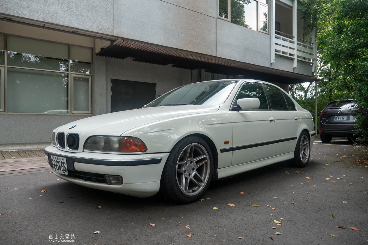 BMW 528i（E39）車主開箱心得評價：不只是一台老車，是從長輩手中接過的情誼與責任！