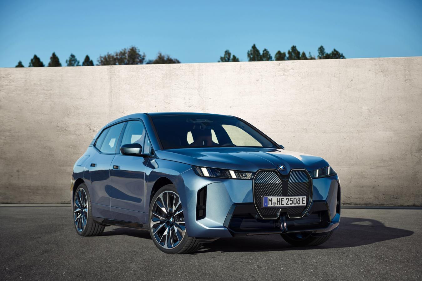 全新BMW iX 豪華純電旗艦休旅再立純電標竿，引領科技與豪華美學新境！