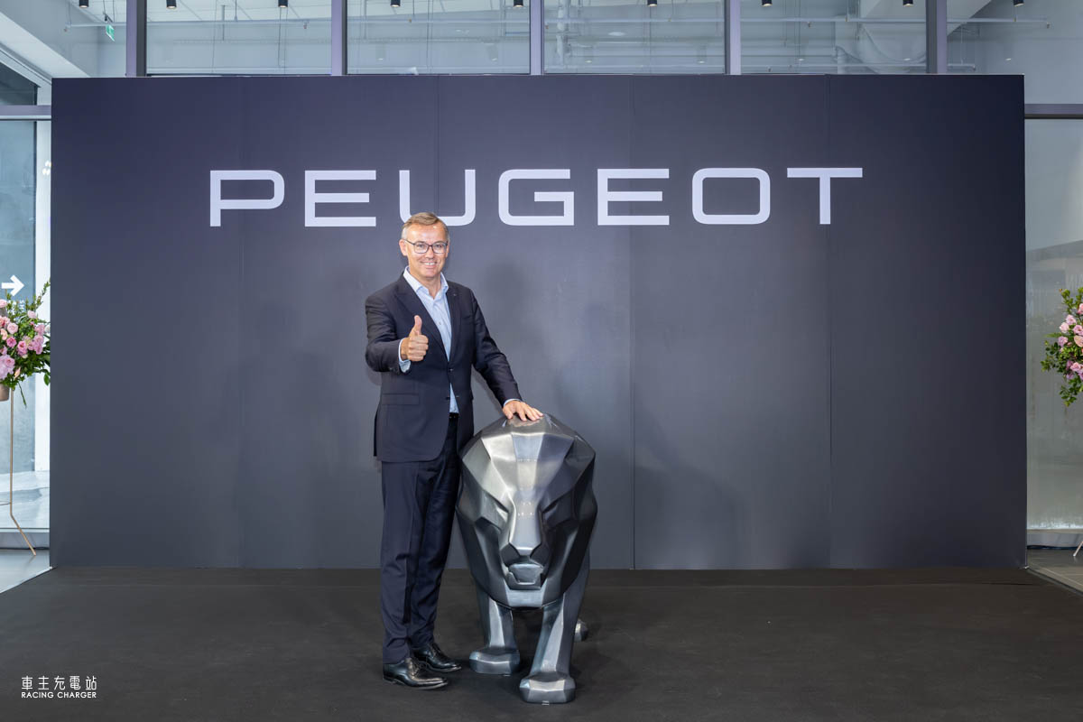 PEUGEOT 全球 CEO Alain FAVEY 首度來台，親臨新北板橋全新據點開幕剪綵儀式！