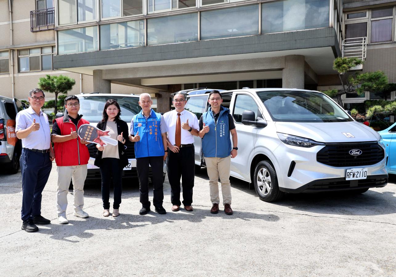 福特六和於Ford全球關懷月實踐在地關懷與無障礙移動承諾，全台首輛三輪椅區九人座福祉車正式上路！