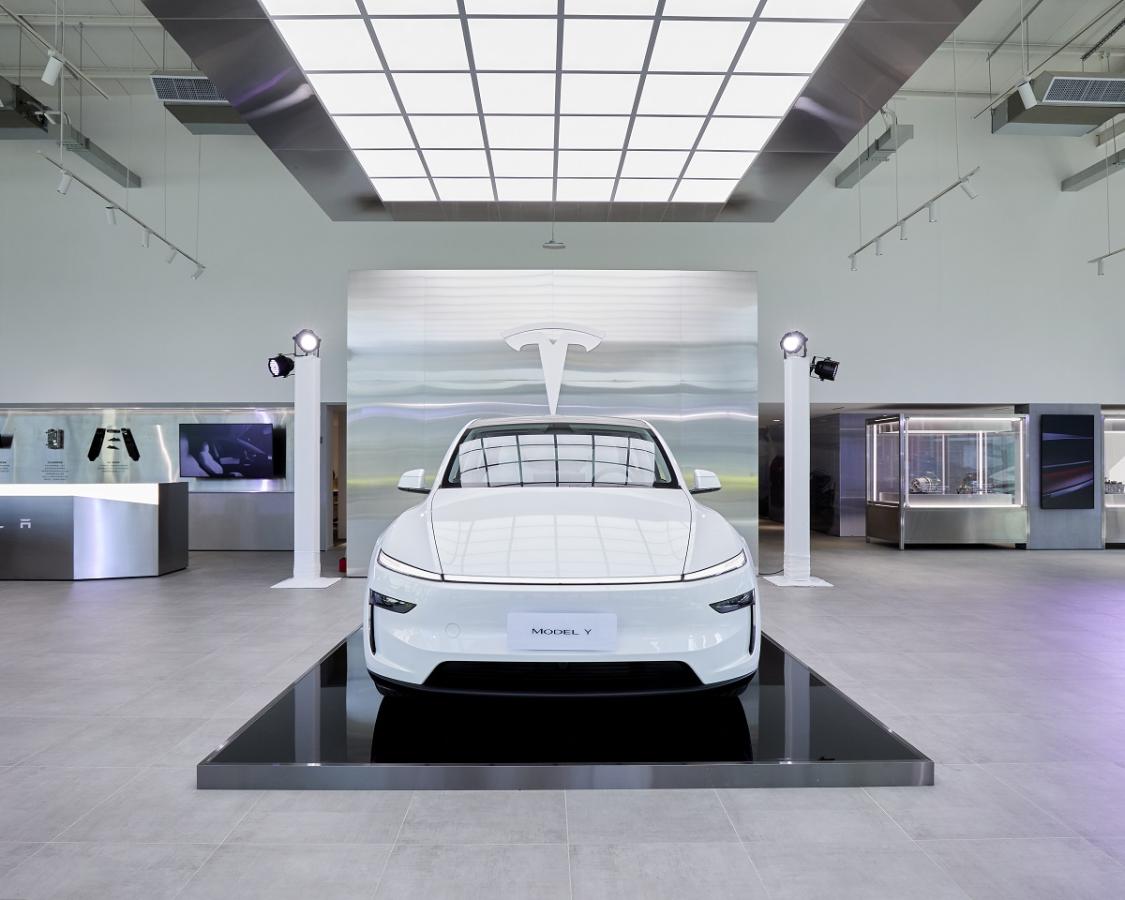 全新 Tesla Model Y正式登台亮相，結合 Cybertruck 設計語彙、續航突破 600 公里！