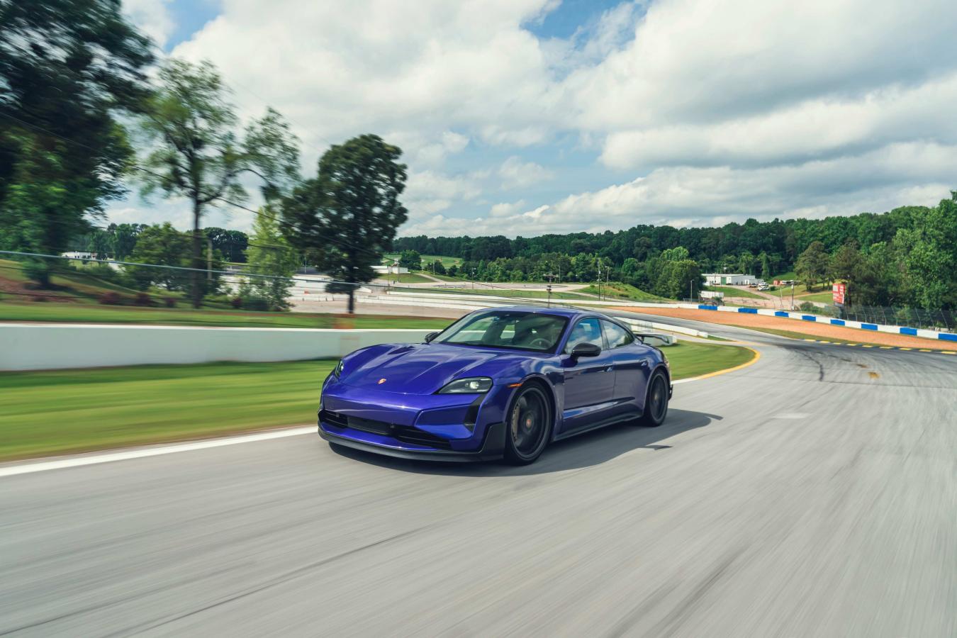 Porsche Taycan Turbo GT 於美國 Road Atlanta 賽道及阿布達比 Yas Marina 賽道再傳捷報！